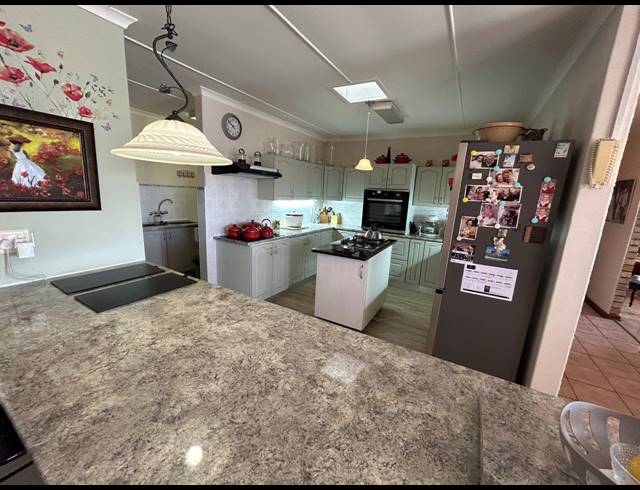 5 BEDROOM HOUSE FOR SALE IN WAVECREST